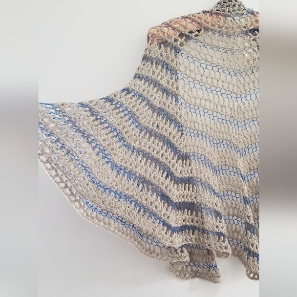 Hand crochet two color open work half circle shawl - Picture 3 of 6